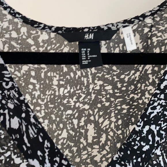 Long fitting, sleeveless blouse - Picture 2 of 2